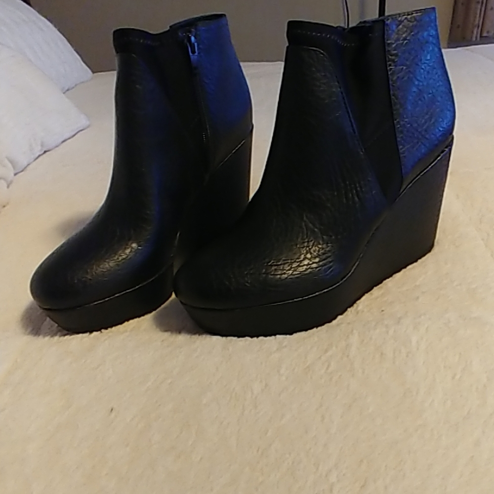 Vera Wang low cut Boots